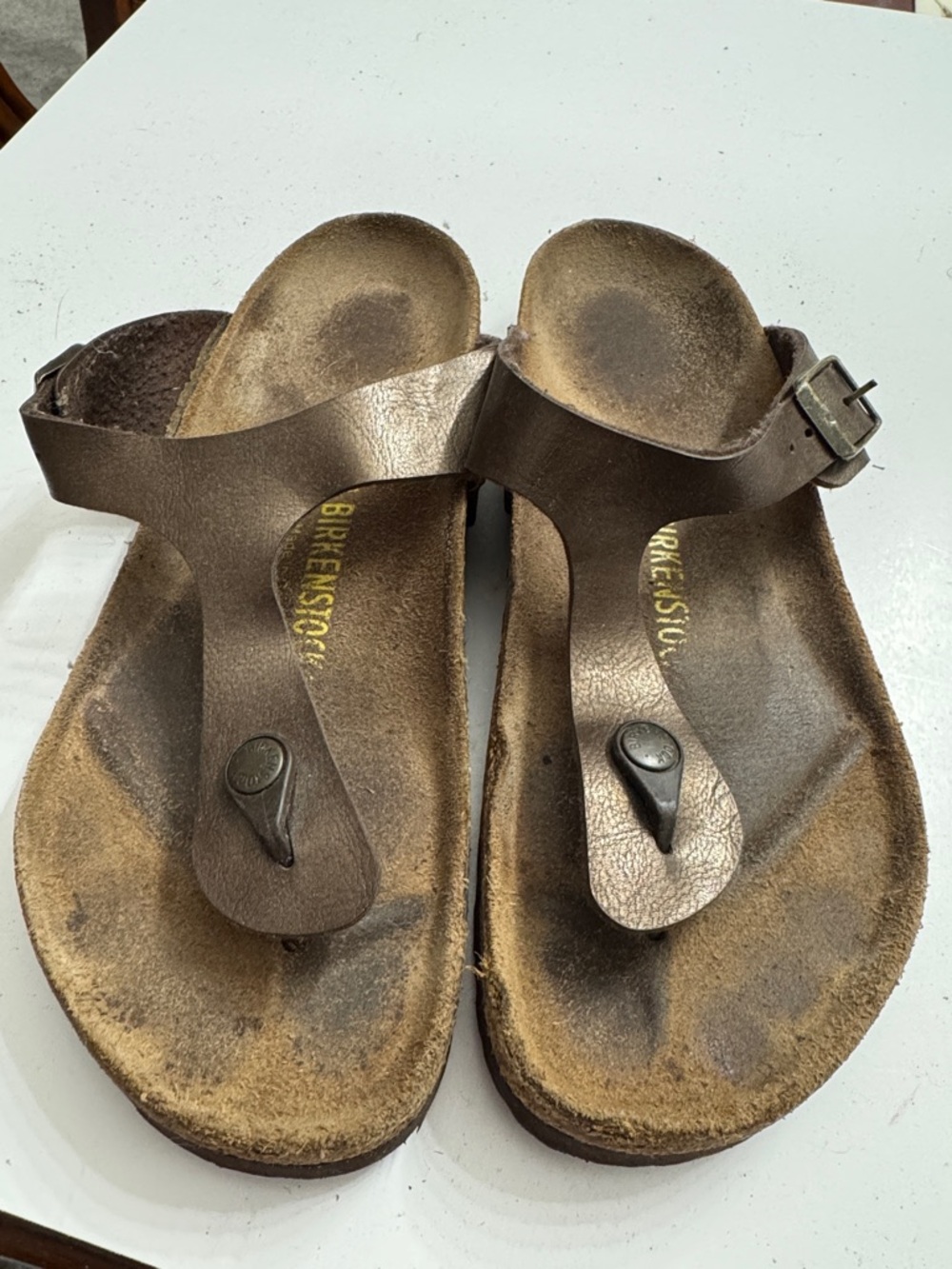 Birkenstock Gizeh Women’s  slipper size 40- Brown